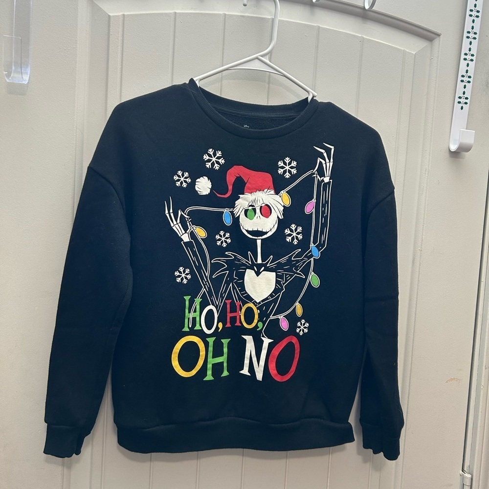 Black Holiday Sweatshirt with Festive Skeleton Design